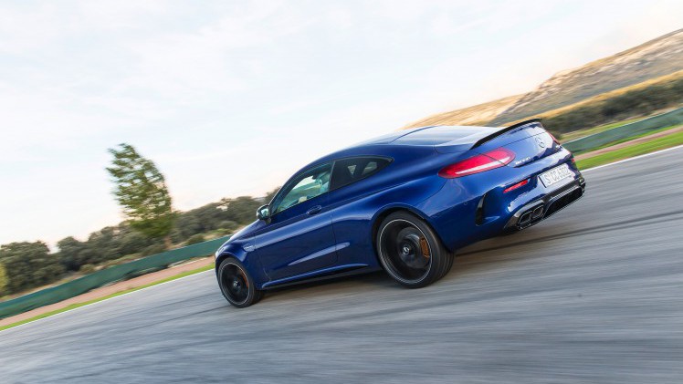 Nul naar honderd in 3,9 seconden, 510 pk, een top van 290 km/h en een soundtrack waar je nekharen van overeind gaan staan. Maak kennis met de Mercedes-AMG C 63 S Coup