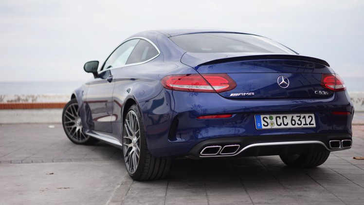 Nul naar honderd in 3,9 seconden, 510 pk, een top van 290 km/h en een soundtrack waar je nekharen van overeind gaan staan. Maak kennis met de Mercedes-AMG C 63 S Coup