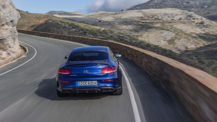 Nul naar honderd in 3,9 seconden, 510 pk, een top van 290 km/h en een soundtrack waar je nekharen van overeind gaan staan. Maak kennis met de Mercedes-AMG C 63 S Coup