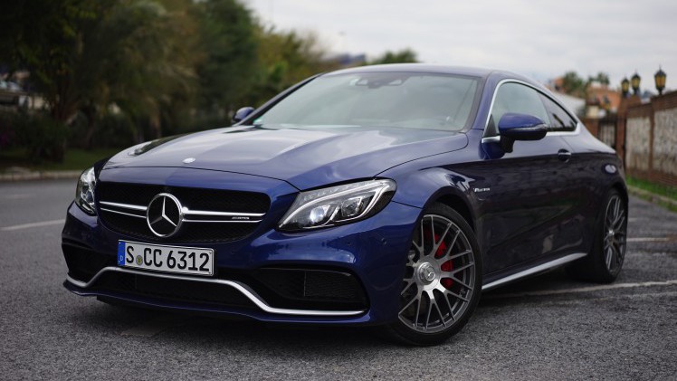 Nul naar honderd in 3,9 seconden, 510 pk, een top van 290 km/h en een soundtrack waar je nekharen van overeind gaan staan. Maak kennis met de Mercedes-AMG C 63 S Coup