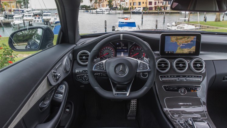 Nul naar honderd in 3,9 seconden, 510 pk, een top van 290 km/h en een soundtrack waar je nekharen van overeind gaan staan. Maak kennis met de Mercedes-AMG C 63 S Coup