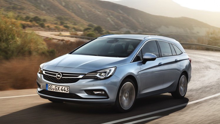 De praktische kant van de Auto van het Jaar 2016 belicht. De nieuwe Opel Astra is leverbaar met allerlei accessoires die de vakantierit veel leuker maken!