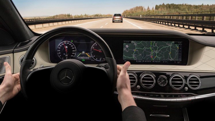 De auto moet nog worden onthuld, maar Mercedes-Benz geeft alvast toelichting op de autonome rijtechnologie die de gefacelifte S-Klasse straks aan boord heeft.