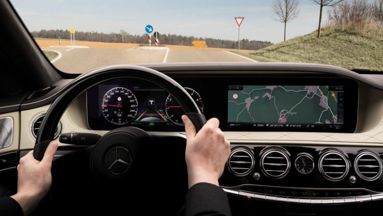 De auto moet nog worden onthuld, maar Mercedes-Benz geeft alvast toelichting op de autonome rijtechnologie die de gefacelifte S-Klasse straks aan boord heeft.