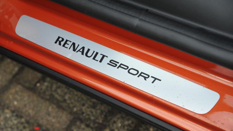 Renault heeft in het programma een lekker snelle uitvoering van de Twingo. Deze GT is onder handen genomen door Renault Sport en dat is altijd goed nieuws.