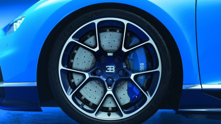 Bugatti Chiron knalt met 1500 pk, 1600 Nm en een topsnelheid van 420 km/u naar de Autosalon van Genve. Een nieuwe supercar is geboren...