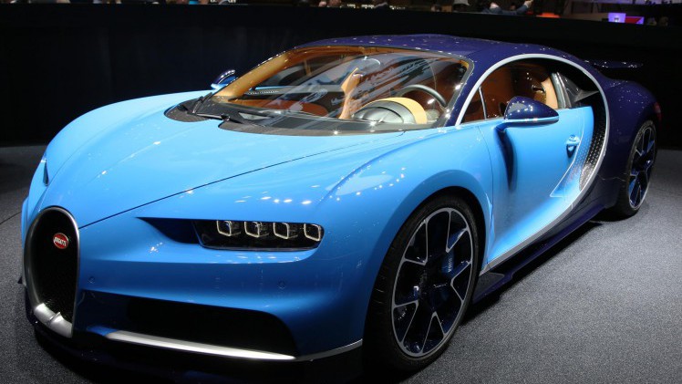 Bugatti Chiron knalt met 1500 pk, 1600 Nm en een topsnelheid van 420 km/u naar de Autosalon van Genve. Een nieuwe supercar is geboren...