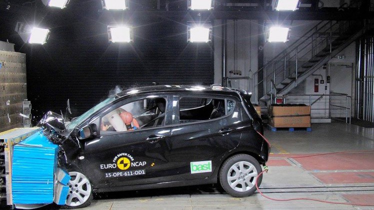 EuroNCAP voert crasthtest uit van Hyundai Tucson, Opel Karl en Mazda MX-5