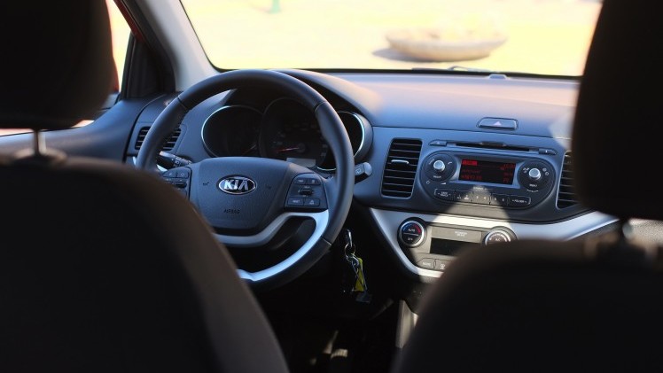 Ingrijpend kun je de facelift van de Picanto niet noemen. Wel brengt de update wat kleine aanpassingen, die hem net weer een beetje beter maken. Wij reden hem over de dijken rond Utrecht.