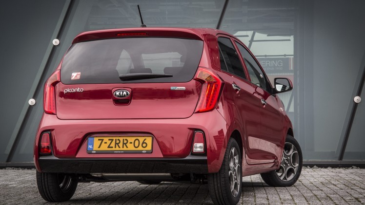 Ingrijpend kun je de facelift van de Picanto niet noemen. Wel brengt de update wat kleine aanpassingen, die hem net weer een beetje beter maken. Wij reden hem over de dijken rond Utrecht.