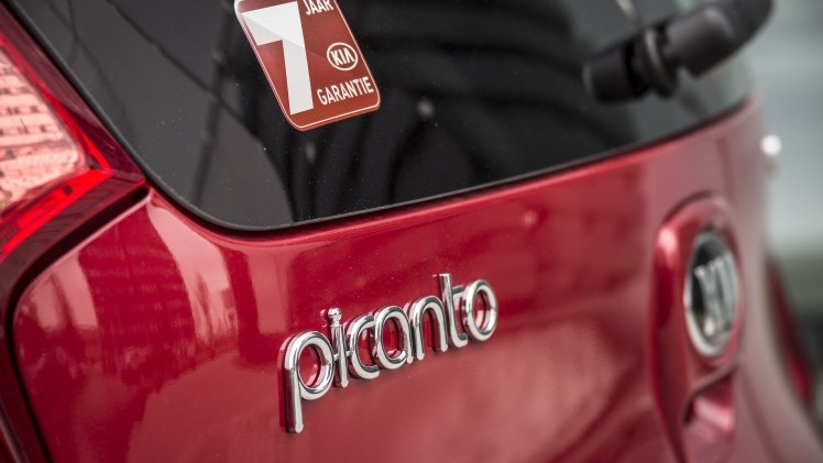 Ingrijpend kun je de facelift van de Picanto niet noemen. Wel brengt de update wat kleine aanpassingen, die hem net weer een beetje beter maken. Wij reden hem over de dijken rond Utrecht.
