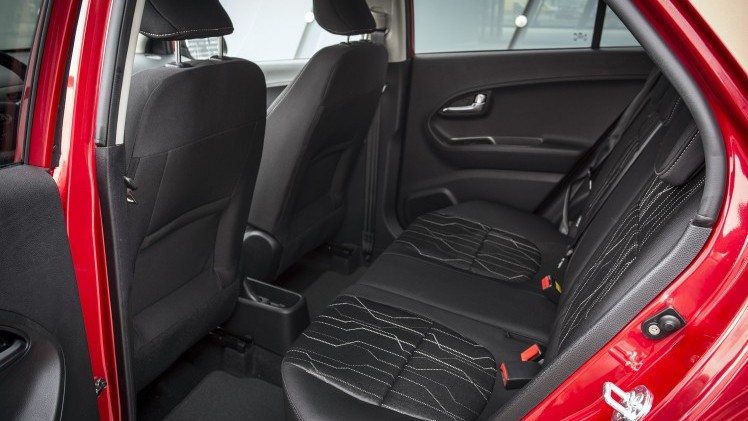 Ingrijpend kun je de facelift van de Picanto niet noemen. Wel brengt de update wat kleine aanpassingen, die hem net weer een beetje beter maken. Wij reden hem over de dijken rond Utrecht.