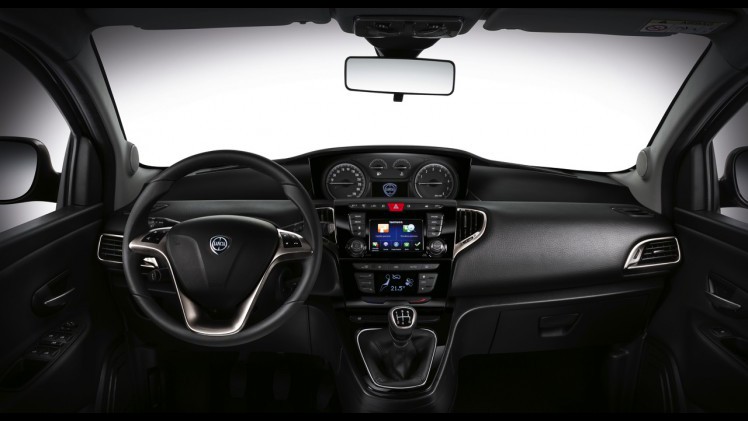 Lancia zet de nieuwe Ypsilon in de prijslijst. Het faceliftmodel is er vanaf 13.900 euro met twee- en vierclinder, maar ook leverbaar als EcoChic op aardgas.