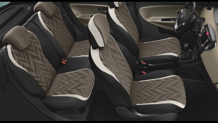 Lancia zet de nieuwe Ypsilon in de prijslijst. Het faceliftmodel is er vanaf 13.900 euro met twee- en vierclinder, maar ook leverbaar als EcoChic op aardgas.