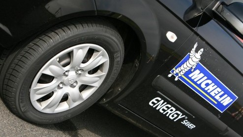 Michelin met Selfseal technologie is een zelfreparerende band en komt in 2015 op de markt voor personenwagens en lichte bedrijfswagens.