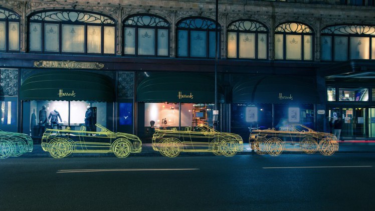 In november 2015 maakt de Range Rover Evoque Cabriolet zijn debuut. Begin volgend jaar komt hij in Nederland op de markt.