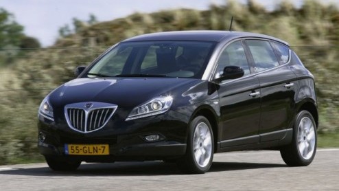 Kijk aan, Lancia bestormt het dieselfront in zijn klasse met de nieuwe Twin Turbo diesel. Deze nieuwe krachtige MuliJet is 1.9 liter groot en levert liefst 190 pk. Daardoor zijn pittige prestaties mog