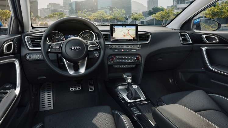 Kia lanceert de nieuwe Ceed in Genve maar haalt er nu het doek al van af.