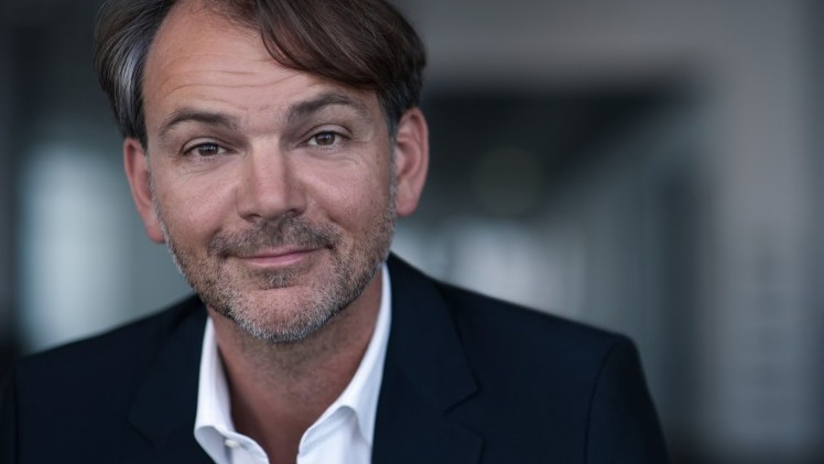 Toekomstige BMWs zullen niet op BMW i modellen gaan lijken. Dat vertelt Adrian van Hooydonk, hoofddesigner van BMW, in een interview met AutoVandaag.