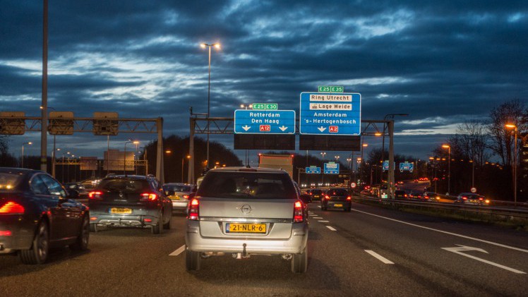 Smartphonegebruik in het verkeer behoort vanaf 2017 tot het verleden met smartphonedetectie bij snelheids- en trajectcontroles.