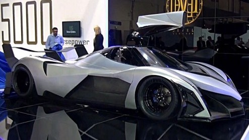 Op de Dubai Motor Show toont de onbekende autofabrikant Defining Extreme Vehicles Car Industry LLC deze Devel Sixteen. Een serieuze supercar met naar verluidt meer dan 6.000 pk.