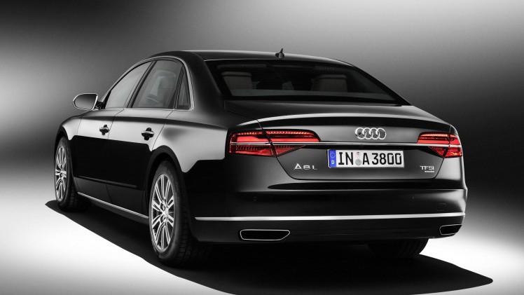 De Audi A8 voldoet als A8 L Security nu aan de VR 9 norm voor bepantsering en is daarmee een zwaar beveiligde limousine voor belangrijke mensen zoals politici en hoogwaardigheidsbekleders