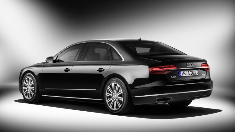 De Audi A8 voldoet als A8 L Security nu aan de VR 9 norm voor bepantsering en is daarmee een zwaar beveiligde limousine voor belangrijke mensen zoals politici en hoogwaardigheidsbekleders