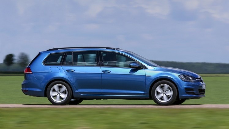 Autotest Volkswagen Golf 1.0 TSI BlueMotion, de eerste Golf met driecilinder turbomotor en verkrijgbaar met handgeschakelde zesbak of zeventrapsautomaat. De Golf voor iedereen!