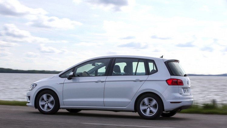 Autotest Volkswagen Golf 1.0 TSI BlueMotion, de eerste Golf met driecilinder turbomotor en verkrijgbaar met handgeschakelde zesbak of zeventrapsautomaat. De Golf voor iedereen!