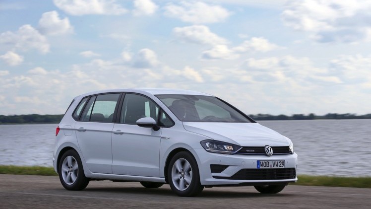 Autotest Volkswagen Golf 1.0 TSI BlueMotion, de eerste Golf met driecilinder turbomotor en verkrijgbaar met handgeschakelde zesbak of zeventrapsautomaat. De Golf voor iedereen!