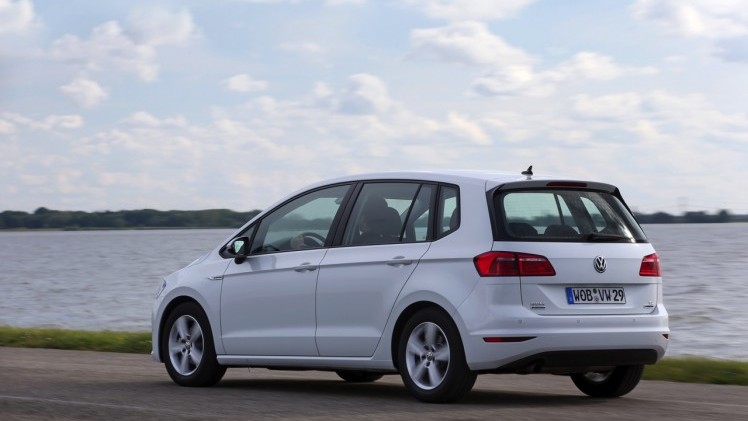 Autotest Volkswagen Golf 1.0 TSI BlueMotion, de eerste Golf met driecilinder turbomotor en verkrijgbaar met handgeschakelde zesbak of zeventrapsautomaat. De Golf voor iedereen!