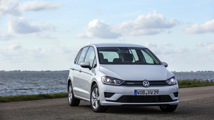Autotest Volkswagen Golf 1.0 TSI BlueMotion, de eerste Golf met driecilinder turbomotor en verkrijgbaar met handgeschakelde zesbak of zeventrapsautomaat. De Golf voor iedereen!