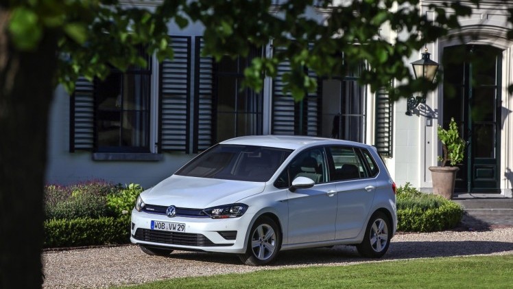 Autotest Volkswagen Golf 1.0 TSI BlueMotion, de eerste Golf met driecilinder turbomotor en verkrijgbaar met handgeschakelde zesbak of zeventrapsautomaat. De Golf voor iedereen!