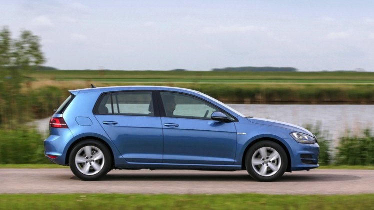 Autotest Volkswagen Golf 1.0 TSI BlueMotion, de eerste Golf met driecilinder turbomotor en verkrijgbaar met handgeschakelde zesbak of zeventrapsautomaat. De Golf voor iedereen!