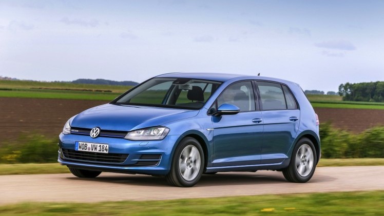 Autotest Volkswagen Golf 1.0 TSI BlueMotion, de eerste Golf met driecilinder turbomotor en verkrijgbaar met handgeschakelde zesbak of zeventrapsautomaat. De Golf voor iedereen!