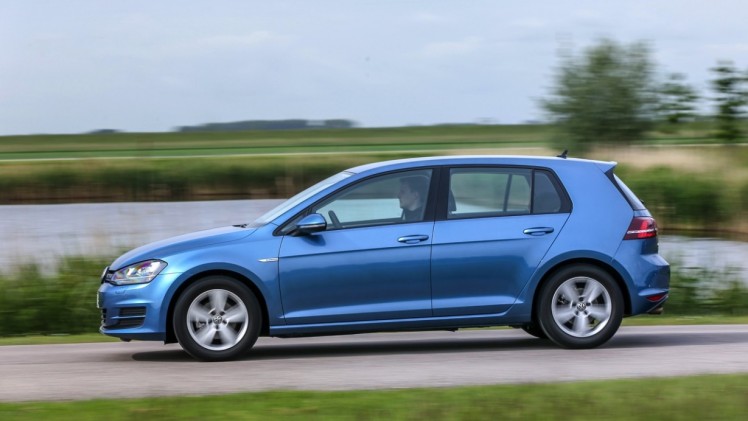 Autotest Volkswagen Golf 1.0 TSI BlueMotion, de eerste Golf met driecilinder turbomotor en verkrijgbaar met handgeschakelde zesbak of zeventrapsautomaat. De Golf voor iedereen!