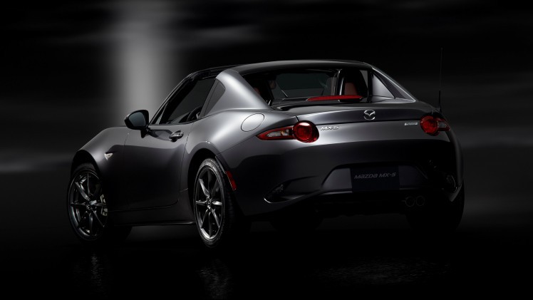 Mazda geeft de MX-5 Roadster Coupe een opvolger in de vorm van de MX-5 RF met fastback design.