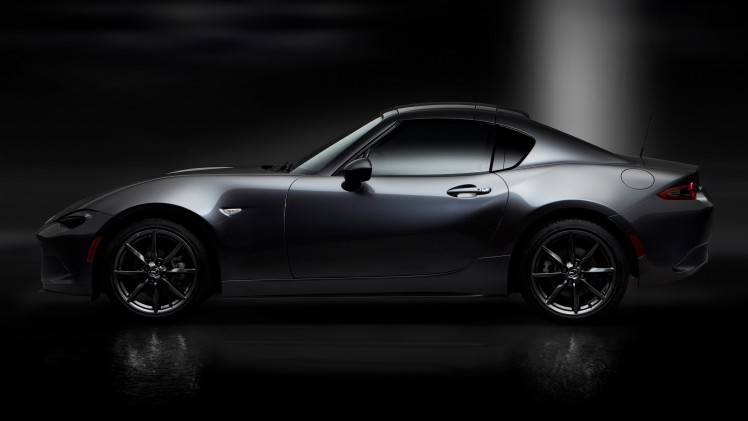 Mazda geeft de MX-5 Roadster Coupe een opvolger in de vorm van de MX-5 RF met fastback design.