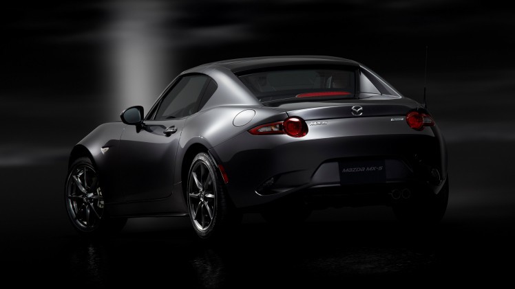 Mazda geeft de MX-5 Roadster Coupe een opvolger in de vorm van de MX-5 RF met fastback design.