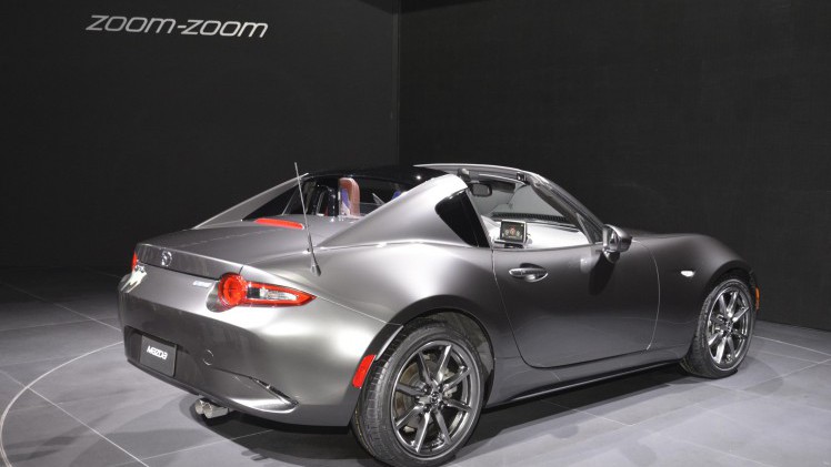 Mazda geeft de MX-5 Roadster Coupe een opvolger in de vorm van de MX-5 RF met fastback design.
