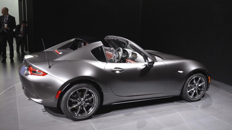 Mazda geeft de MX-5 Roadster Coupe een opvolger in de vorm van de MX-5 RF met fastback design.