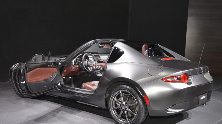 Mazda geeft de MX-5 Roadster Coupe een opvolger in de vorm van de MX-5 RF met fastback design.