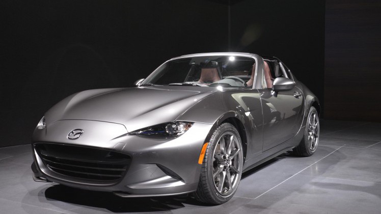 Mazda geeft de MX-5 Roadster Coupe een opvolger in de vorm van de MX-5 RF met fastback design.