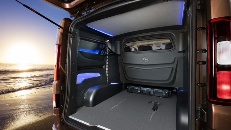 Lekker vrijbuiten met de Opel Vivaro Surf Concept. De bedrijfswagen staat compleet uitgerust op de IAA Frankfurt.