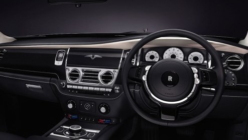 Rolls-Royce onthult Ghost V-specification met iets meer vermogen en subtiele upgrades in het interieur.