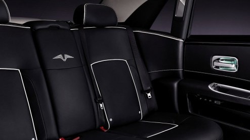 Rolls-Royce onthult Ghost V-specification met iets meer vermogen en subtiele upgrades in het interieur.