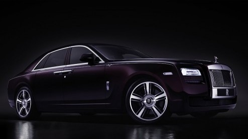 Rolls-Royce onthult Ghost V-specification met iets meer vermogen en subtiele upgrades in het interieur.