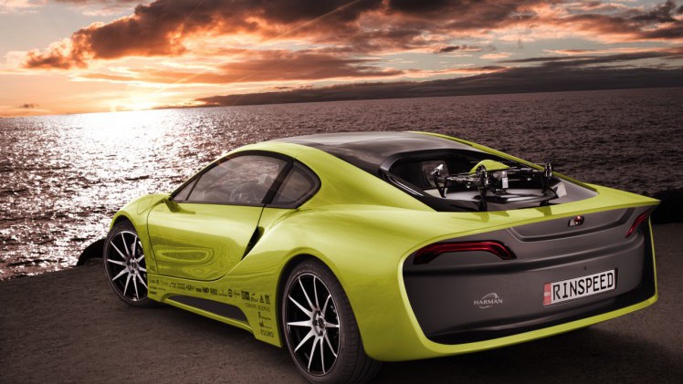 De Rinspeed Etos is een zelfrijdende concept auto die wordt gepresenteerd op CES Las Vegas. Hij heeft een Nederlands tintje dankzij een glow-in-the-dark interieur van Stahl.