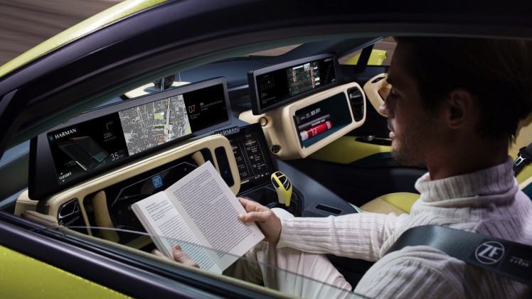 De Rinspeed Etos is een zelfrijdende concept auto die wordt gepresenteerd op CES Las Vegas. Hij heeft een Nederlands tintje dankzij een glow-in-the-dark interieur van Stahl.
