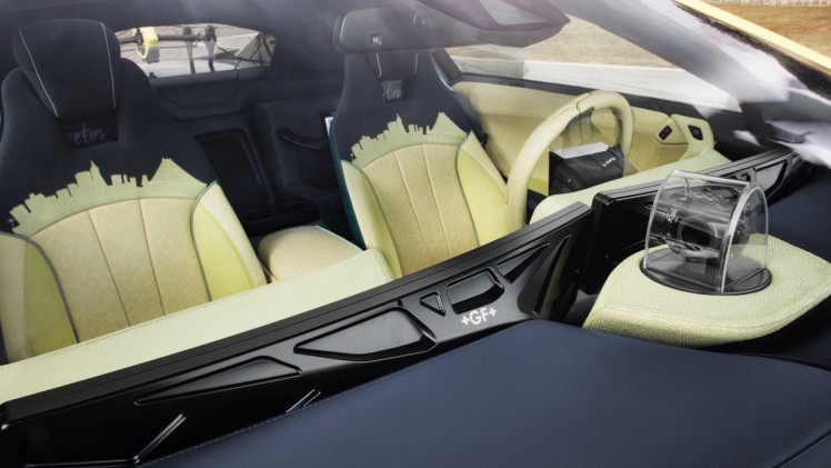 De Rinspeed Etos is een zelfrijdende concept auto die wordt gepresenteerd op CES Las Vegas. Hij heeft een Nederlands tintje dankzij een glow-in-the-dark interieur van Stahl.
